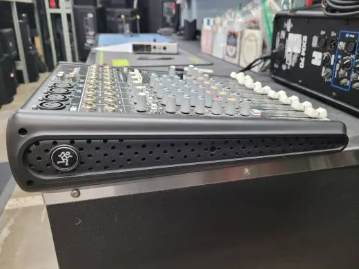 Mackie - PROFX8 2